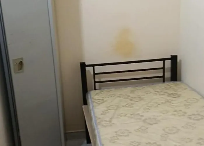 Partition Small Room For Single Male